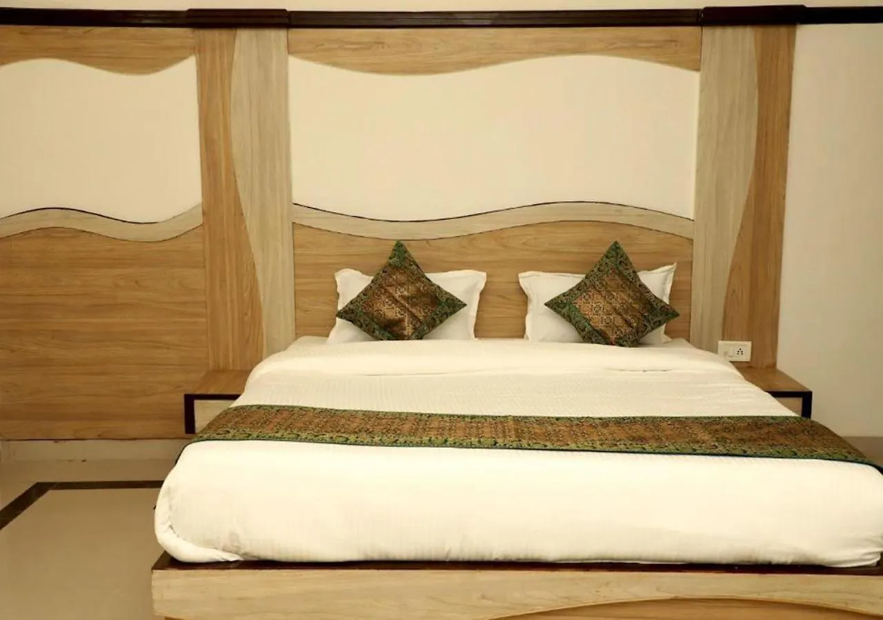 Hotel The Golden Mahal آغْرا