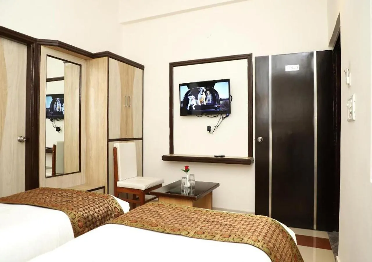 Hotel The Golden Mahal آغْرا