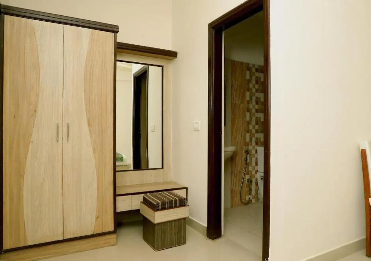 Hotel The Golden Mahal آغْرا